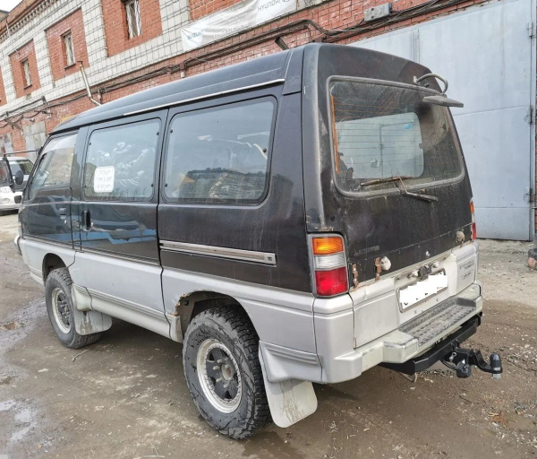 Mitsubishi Delica 1986-1999 тип Е (19)