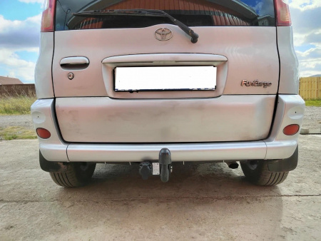 Toyota Funcargo (5)