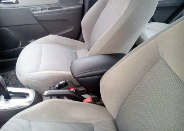 0038292_podlokotnik-chevrolet-cobalt-2013g-