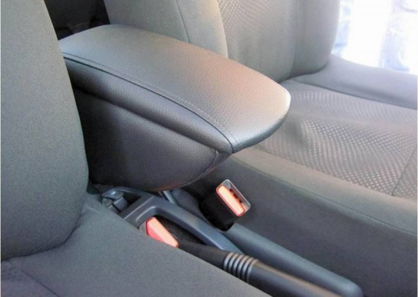 0038383_podlokotnik-nissan-almera-2012g-