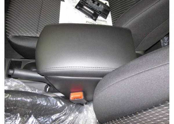 0038362_podlokotnik-kia-rio-2017g-